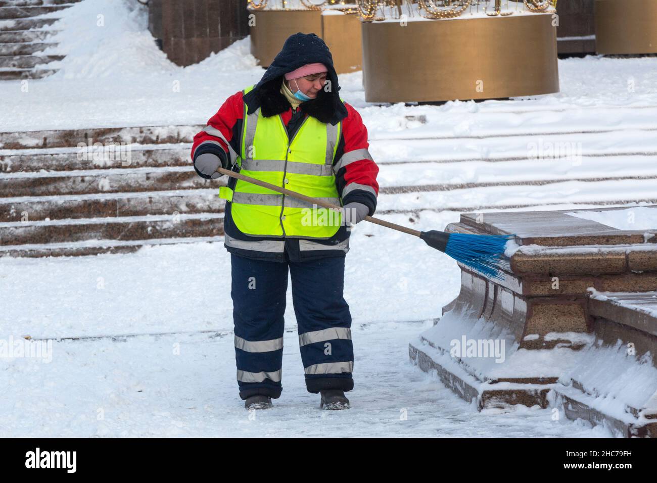 Moscow, Russia. 25th December, 2021 An employee of communal services removes snow after a snowfall on Manege square in the downtown of Moscow, Russia Stock Photo