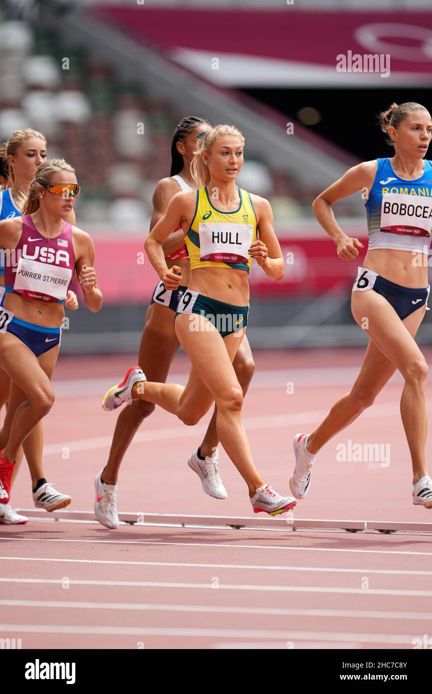 Jessica Hull participating in the 1500 meters with at the Tokyo 2020 ...