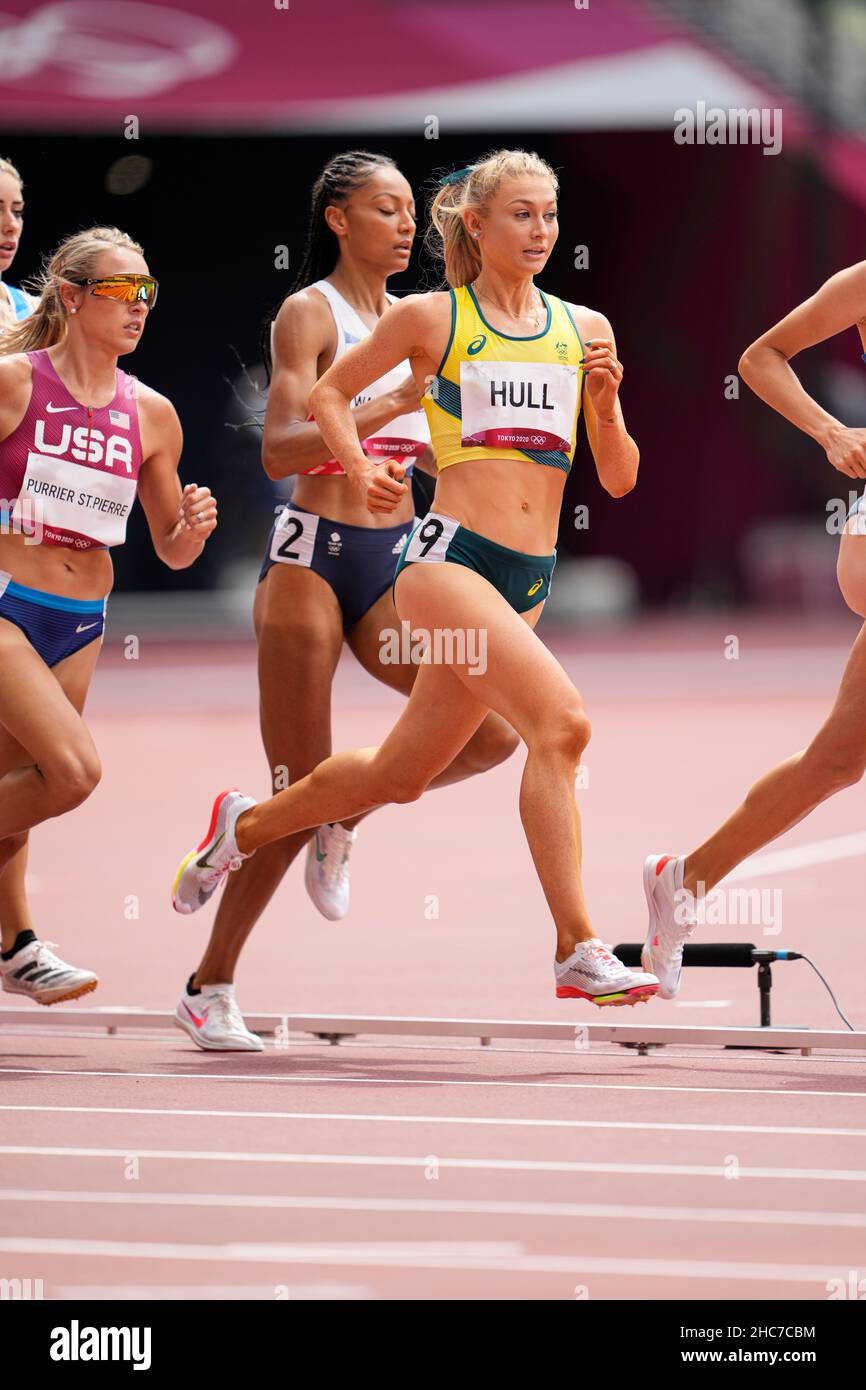 Jessica Hull participating in the 1500 meters with at the Tokyo 2020 ...