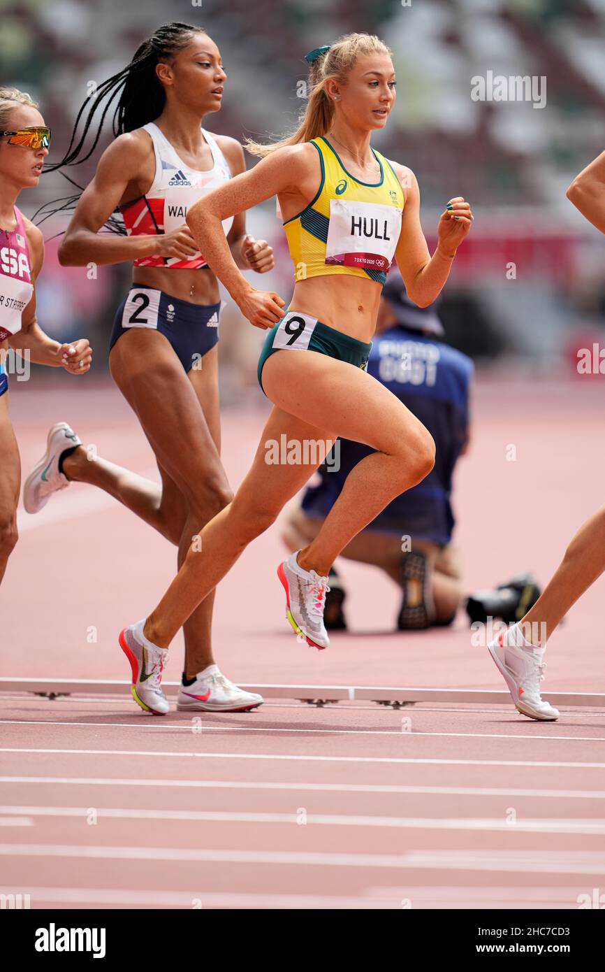 Jessica Hull participating in the 1500 meters with at the Tokyo 2020 ...