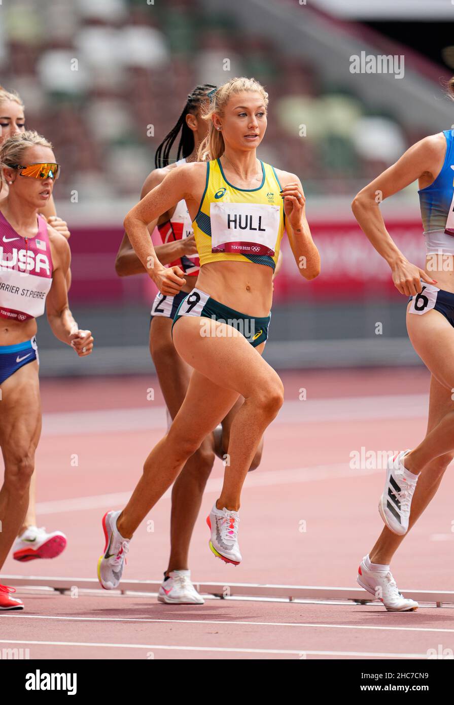Jessica Hull participating in the 1500 meters with at the Tokyo 2020 ...