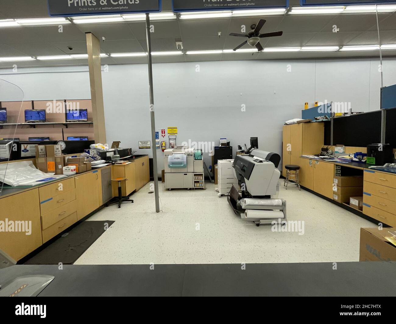 Augusta, Ga USA 12 24 21 Walmart retail grocery store interior