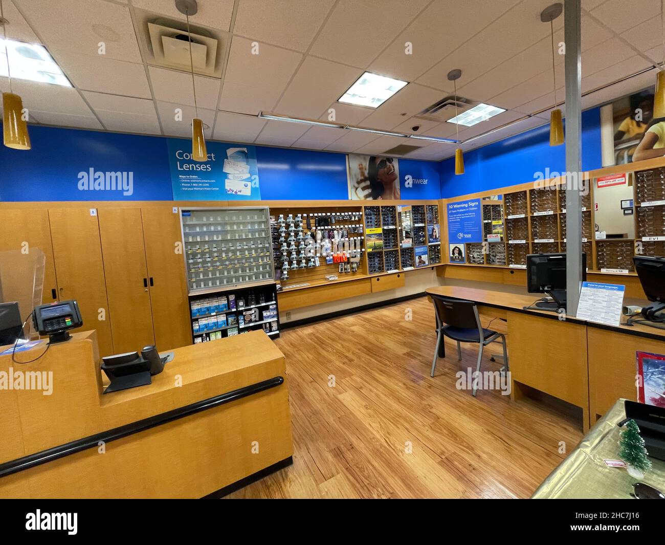 Augusta, Ga USA 12 24 21 Walmart retail grocery store interior