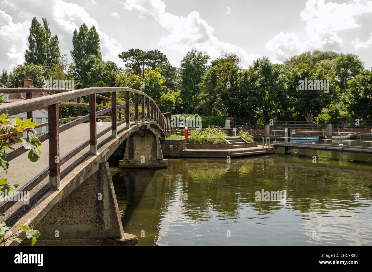 Footbridge over the River Thames at Marlow Lock, Buckinghamshire on a sunny summer afternoon. Stock Photo