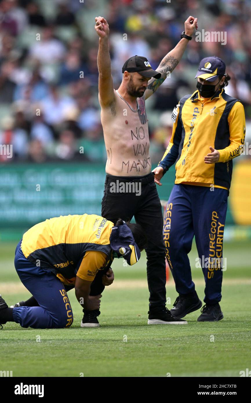 Melbourne Cricket Ground, Melbourne, Australia. 26th Dec, 2021. The Ashes 3rd Test Day 1 Cricket, Australia versus England; A man with anti vaccine mandate messages written on his body runs onto the MCG pitch during play, causing a delay Credit: Action Plus Sports/Alamy Live News Stock Photo
