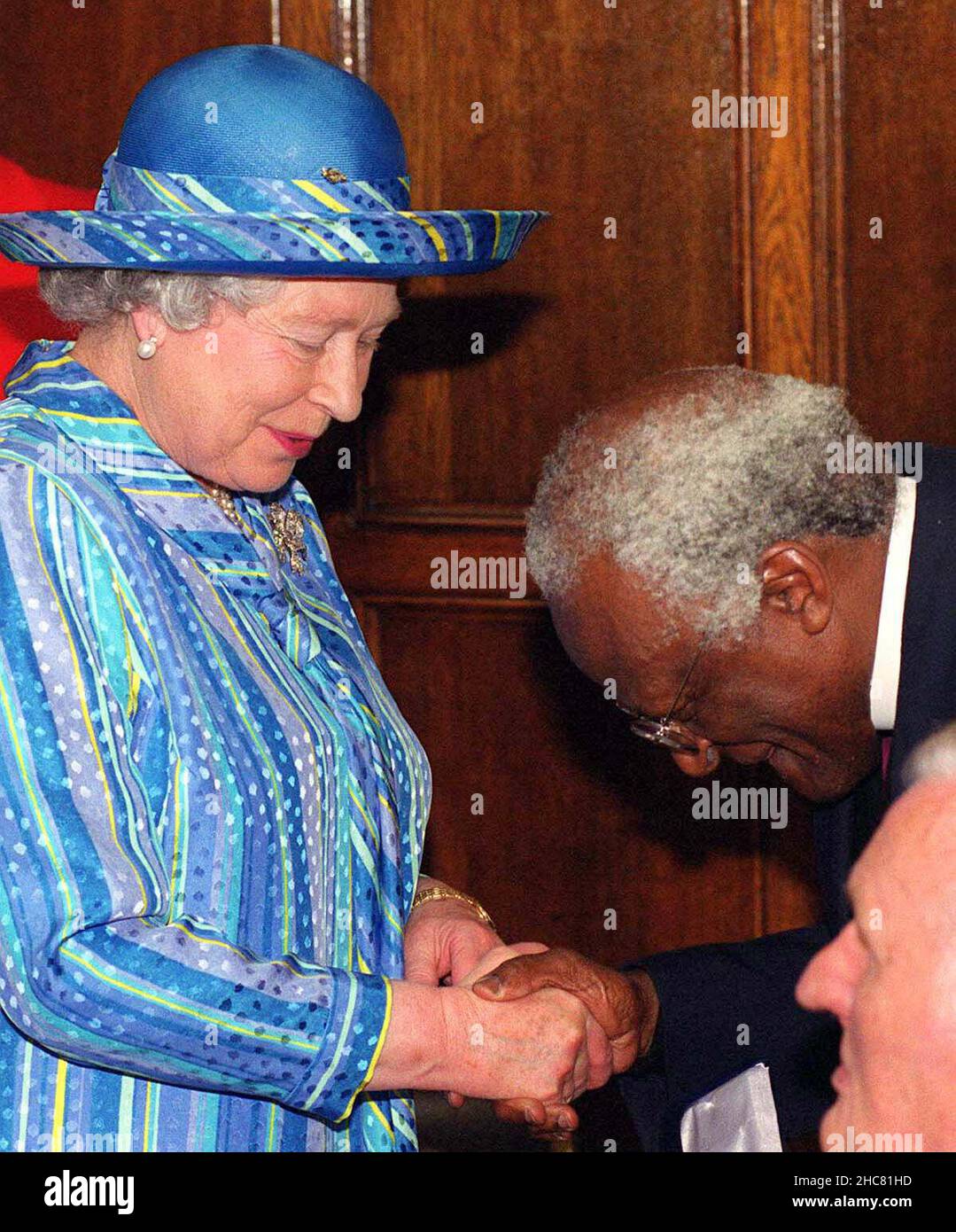 File photo dated 04/06/99 of Queen Elizabeth II is thanked by Archbishop Desmond Tutu after he was presented with the Wilberforce Medal in the Guildhall in Hull. Desmond Tutu, the Nobel Peace Prize-winning activist for racial justice and LGBT rights, has died aged 90. He had been treated in hospital several times since 2015, after being diagnosed with prostate cancer in 1997. Issue date: Sunday December 26, 2021. Stock Photo