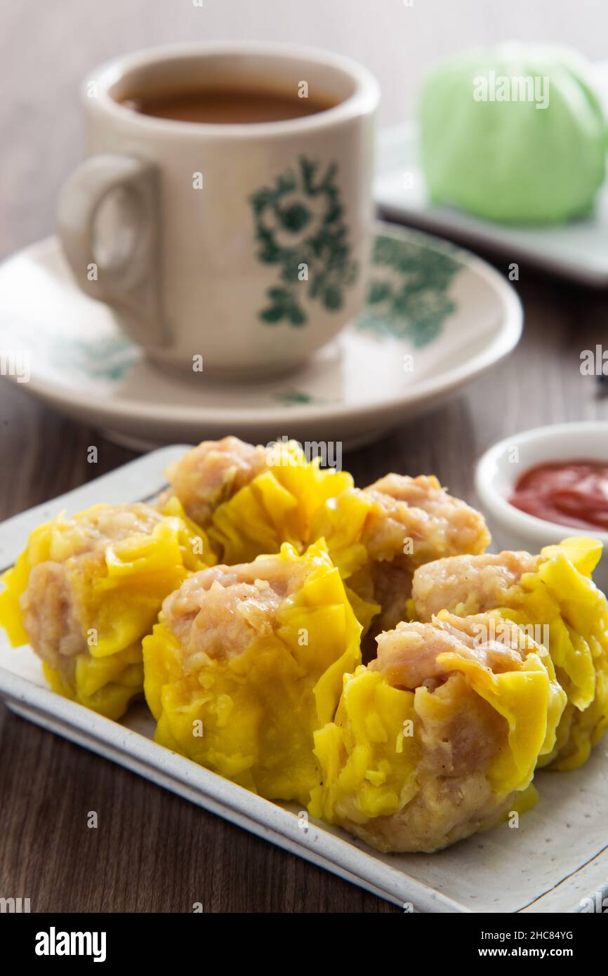Siu Mai Chinese steamed pork dumplings in bamboo steamers Stock Photo