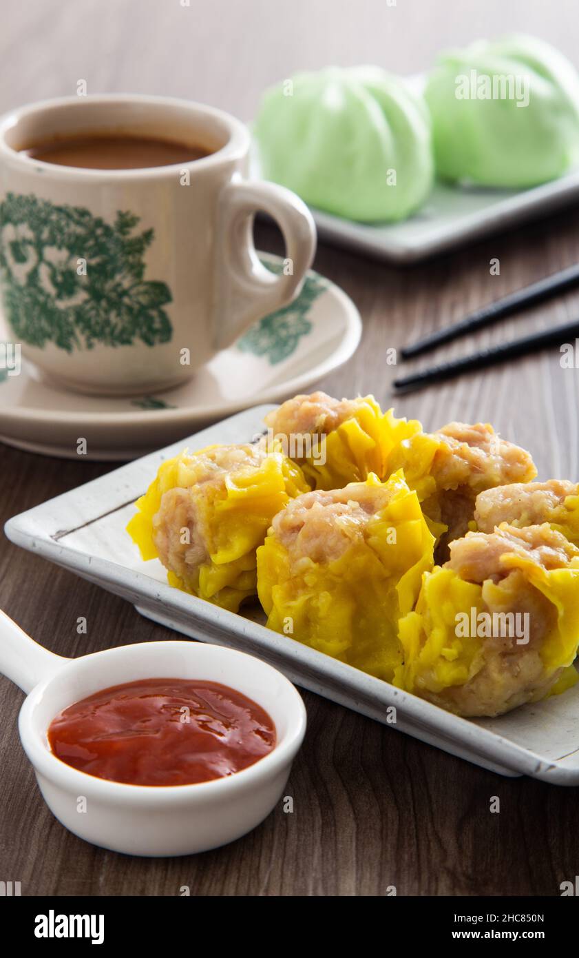 Siu Mai Chinese steamed pork dumplings in bamboo steamers Stock Photo