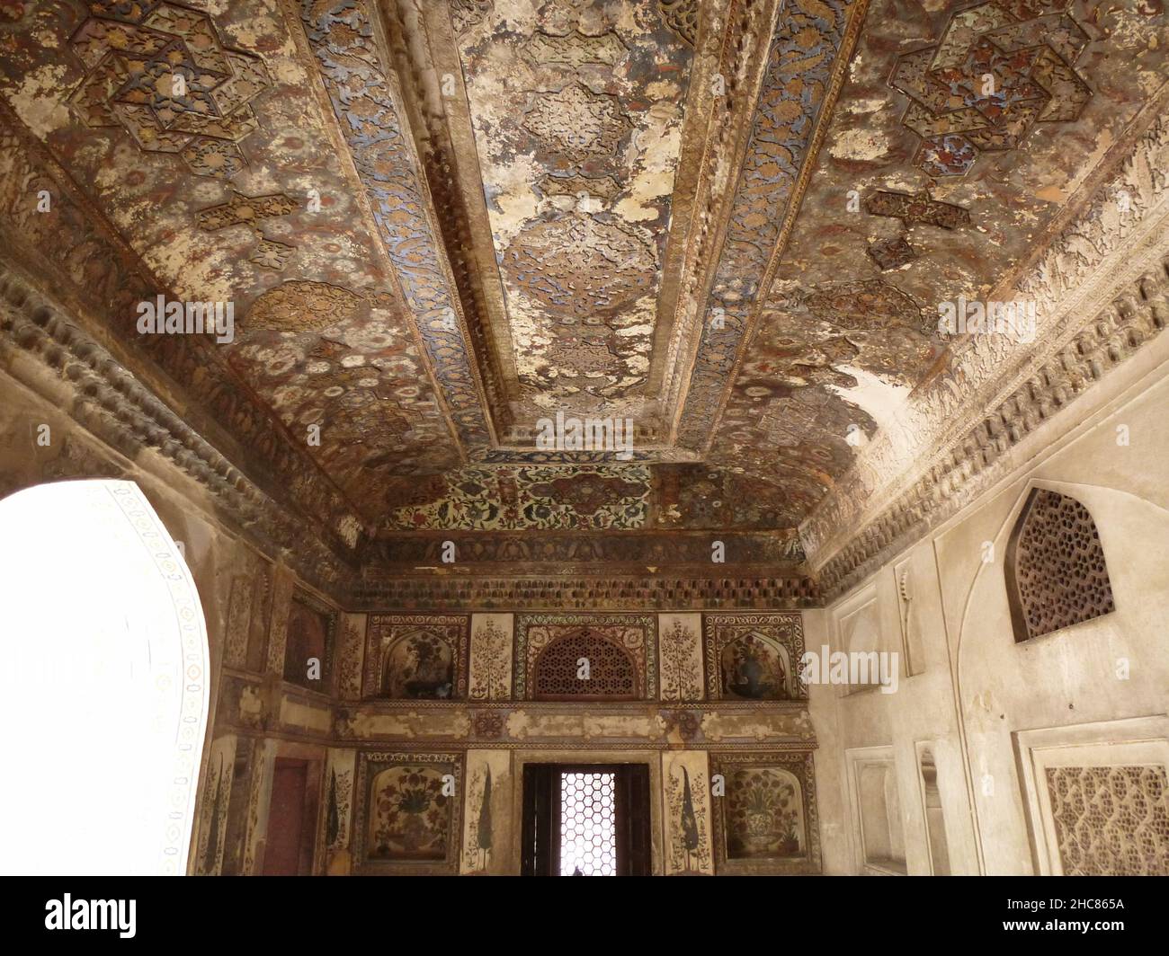 Beautifully painted ceilings inside Itmad-ud-Daula Stock Photo