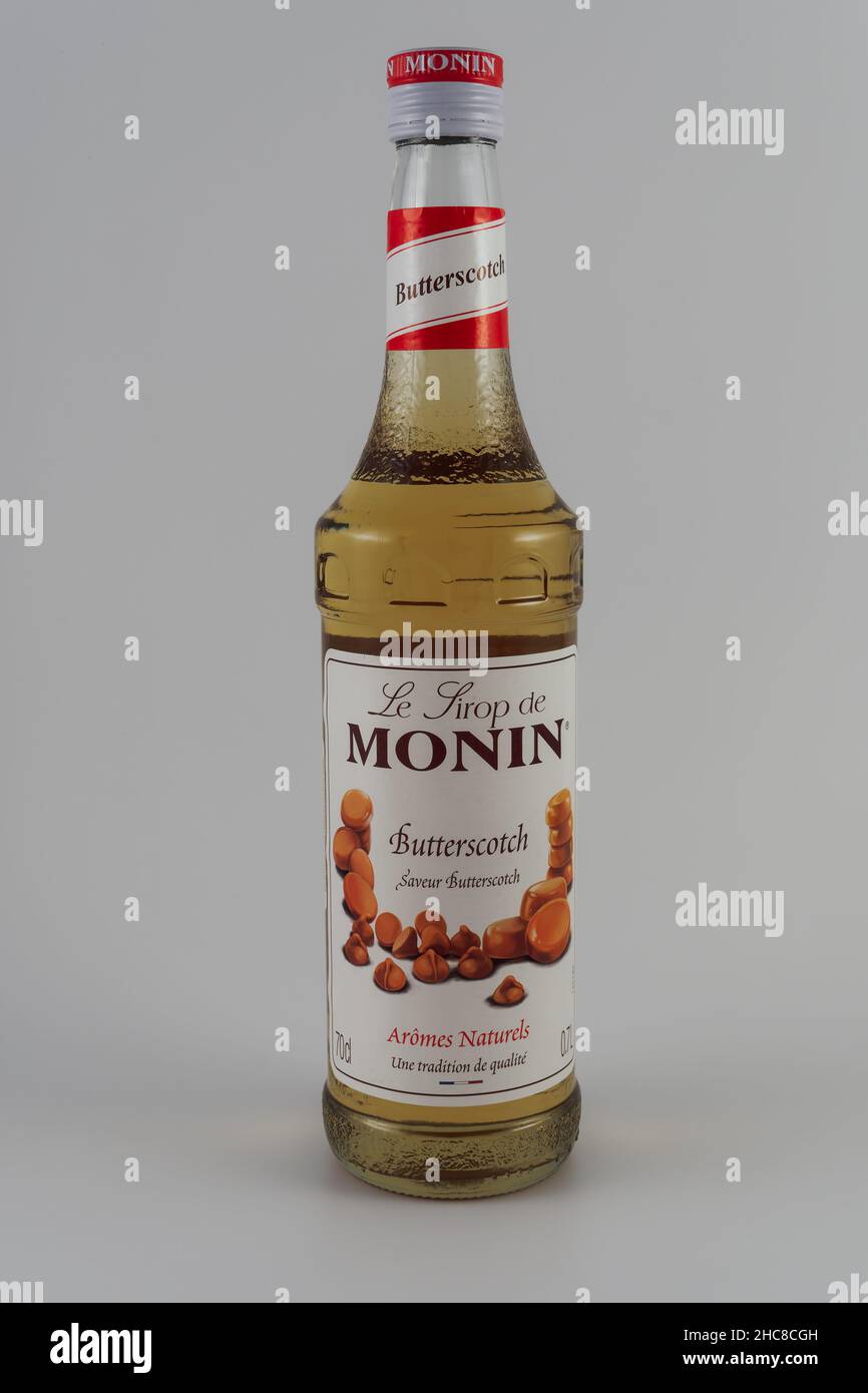 CAMBERLEY UK - FEBRUARY 05, 2016: Bottle of Monin Hazelnut Noisette  Coffee Flavoring Syrup Stock Photo - Alamy