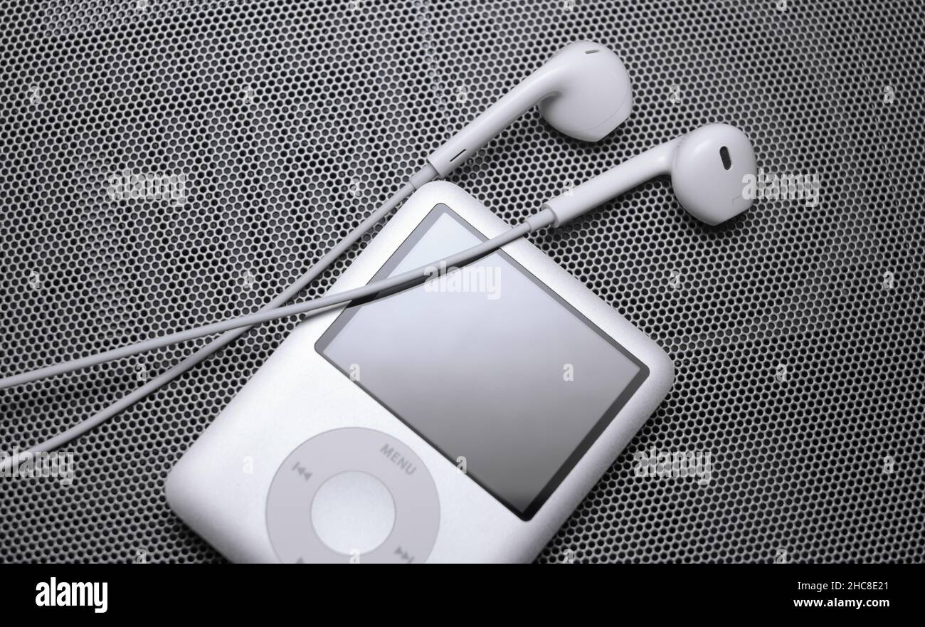 Hey guys just bought my iPod nano 3rd generation ,any suggestion on  earphones and any other iPod that I can cop ? : r/ipod
