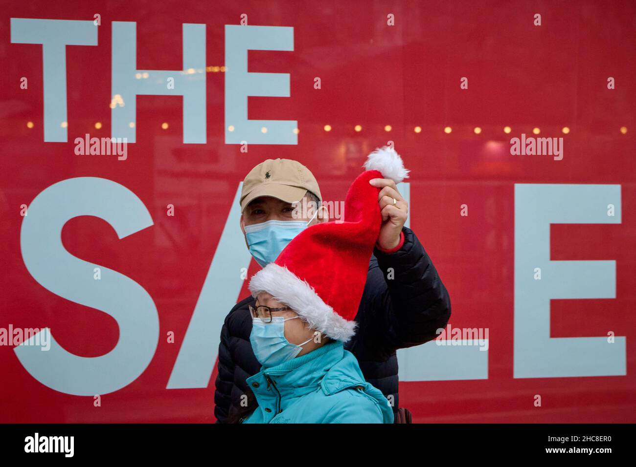 Edinburgh Scotland, UK December 26 2021. Princes Street on Boxing Day during the pandemic. credit sst/alamy live news Stock Photo