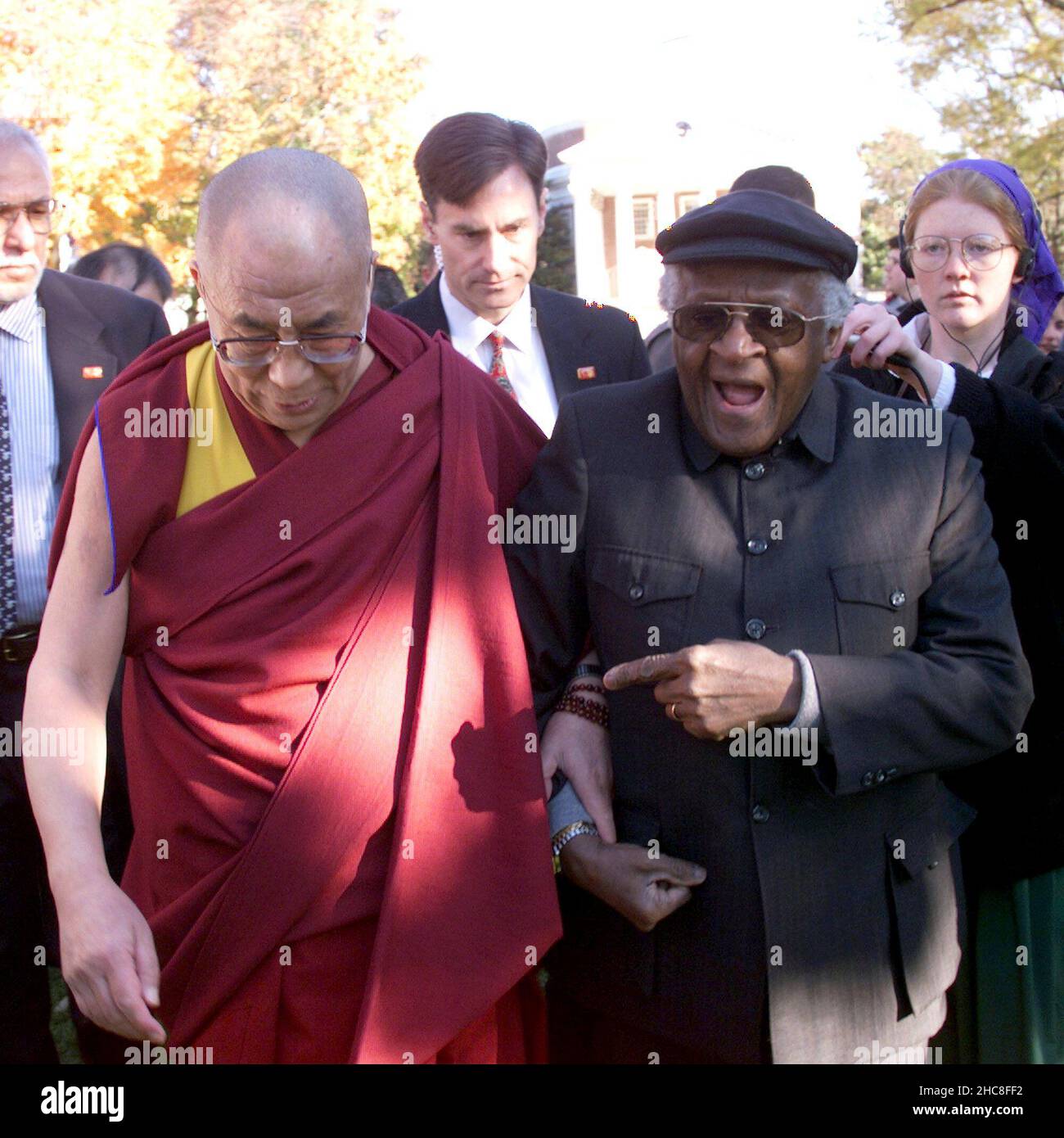 KRT US NEWS STORY SLUGGED: NOBEL KRT PHOTOGRAPH BY CHUCK KENNEDY (KRT9) CHARLOTTESVILLE, VA., November 5, 1998 -- Archbishop Desmond Tutu, right, of South Africa and His Holiness, The Dalai Lama walk down the lawn at the University of Virginia where they are attending the University's Nobel Peace Laureates Conference Thursday. Eight Nobel peace laureates are gathering in the unprecedented conference that organizers hope will raise difficult questions in a time of multiple global conflicts. (Photo by KRT) AP PL BL KD 1998 (Sq.) (Additional photos available on KRT Direct, KRT/PressLink or upon Stock Photo