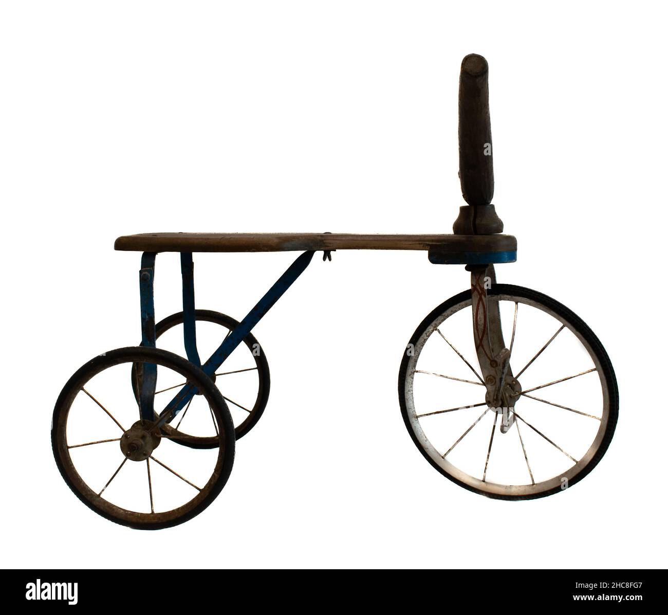 Antiguo triciclo infantil de madera y hierro Stock Photo