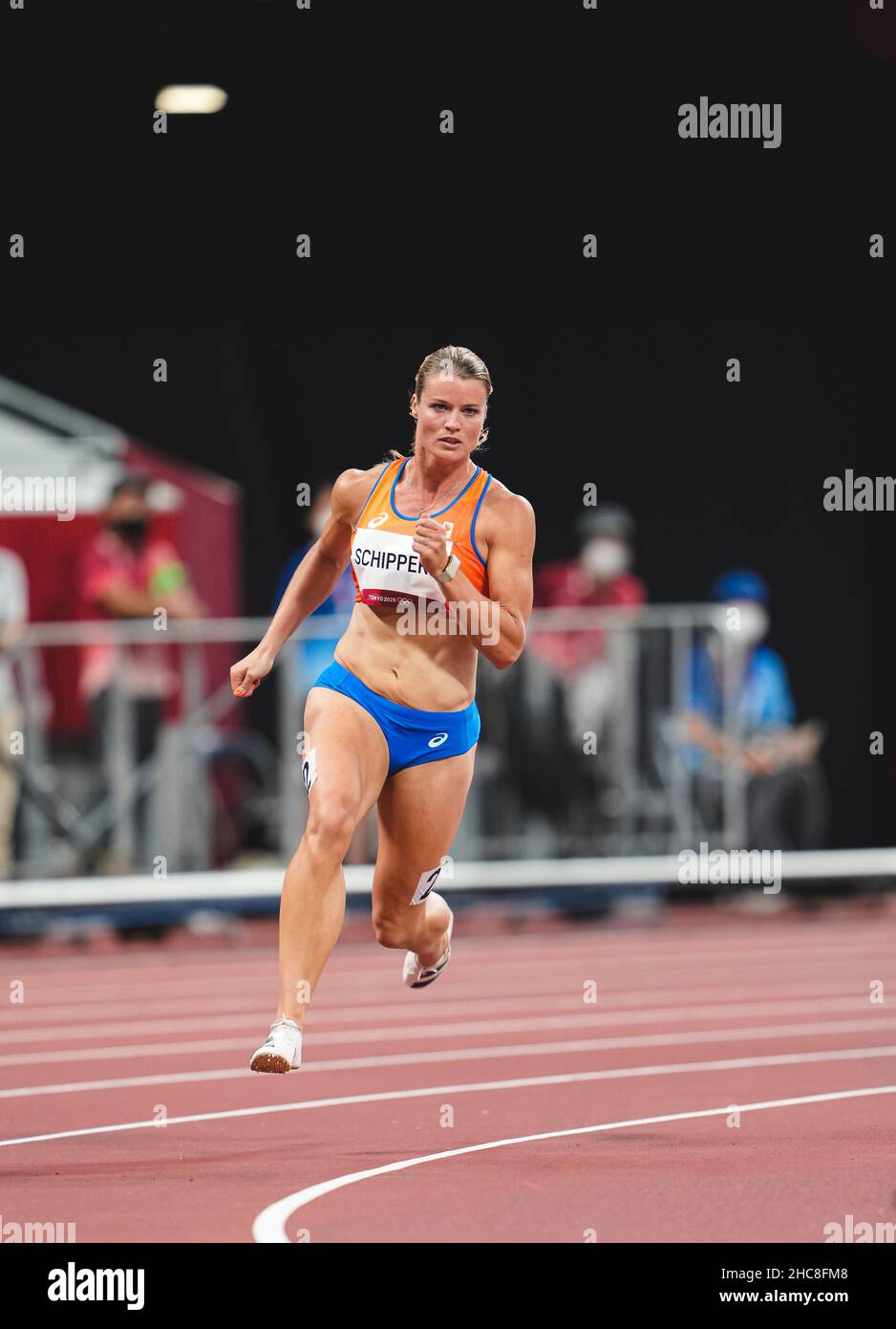 dafne-schippers-participating-in-the-semi-final-of-the-200-meters-of