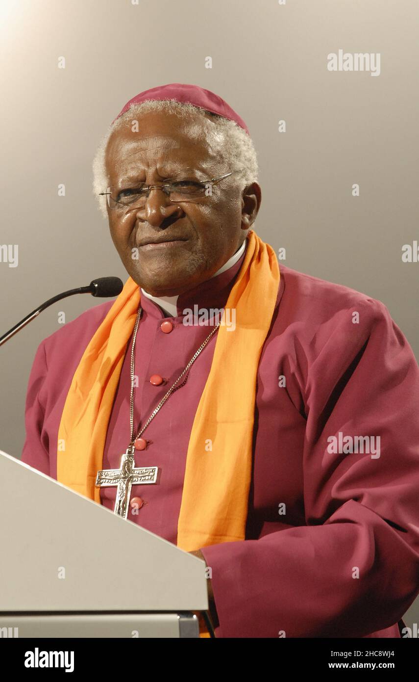 Cologne, Germany. 08th July, 2007. Desmond Mpilo Tutu, Bishop of Cape Town South Africa Archbishop Desmond Tutu, born in 1931 in Klerksdorp, Transvaal received the Nobel Peace Prize in 1984 for his work to overcome the apartheid regime. He lives in Cape Town. Speaks at the Protestant Kirchentag 2007 in Cologne 08.06.2007 Credit: Horst Galuschka/dpa/Alamy Live News Stock Photo