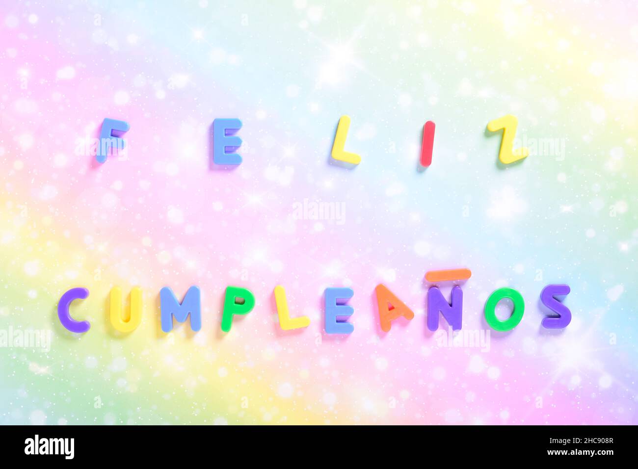 Photograph of some letters with the Spanish text of Happy