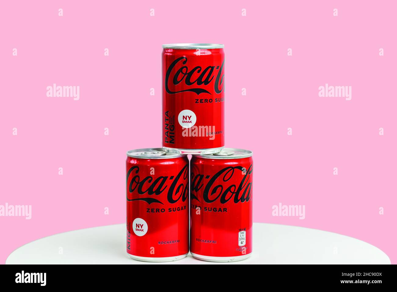 View of mini cans Coca-Cola sugar free isolated on pink background. Sweden.  Uppsala Stock Photo - Alamy