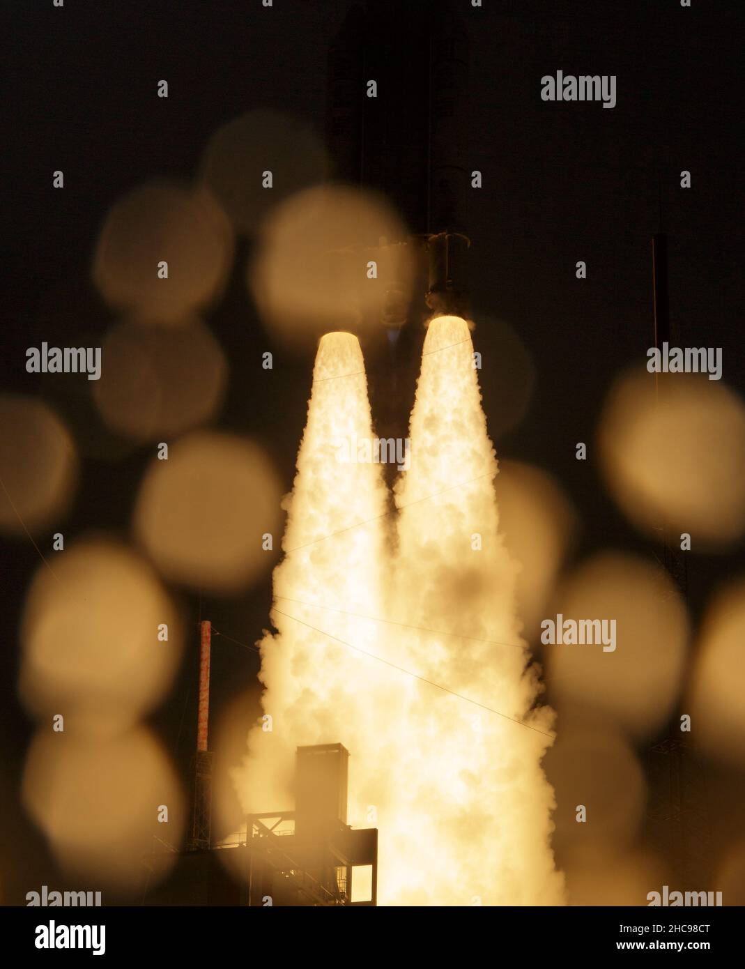 KOURO, FRENCH GUIANA - 25 December 2021 - The James Webb Space Telescope launches onboard an Ariane 5 rocket from the ELA-3 Launch Zone of Europe’s Sp Stock Photo