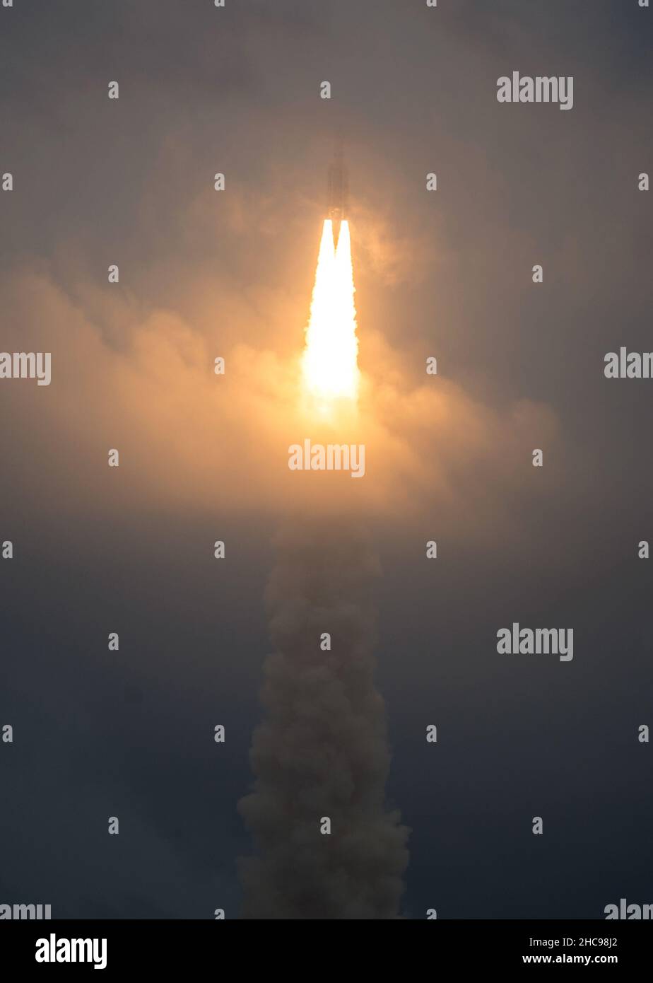 KOURO, FRENCH GUIANA - 25 December 2021 - The James Webb Space Telescope launches onboard an Ariane 5 rocket from the ELA-3 Launch Zone of Europe’s Sp Stock Photo