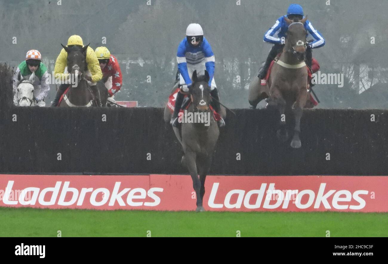 Kempton Park, Surrey, UK. 26th December 2021 Kempton Park Surrey