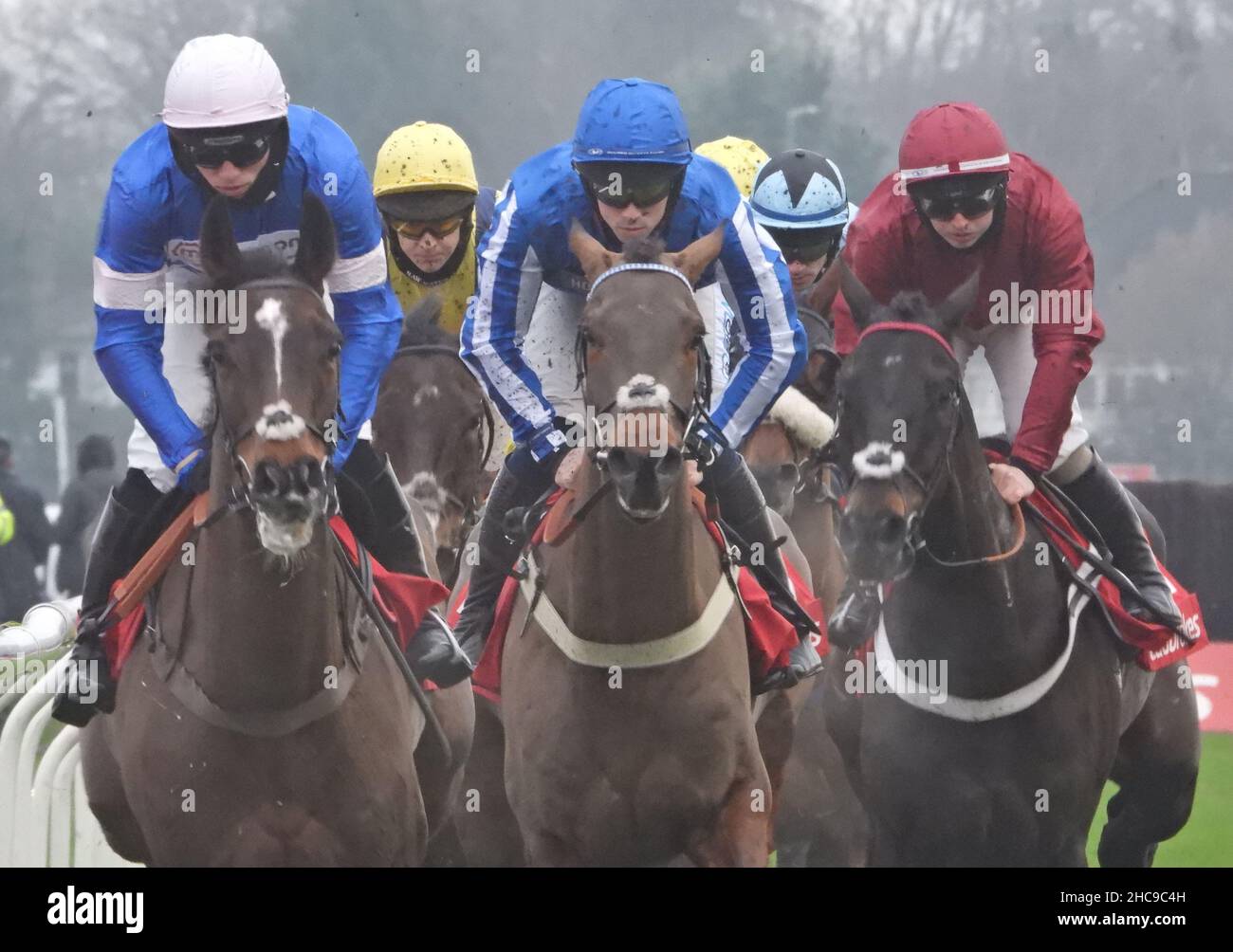 Kempton Park, Surrey, UK. 26th December 2021 Kempton Park Surrey