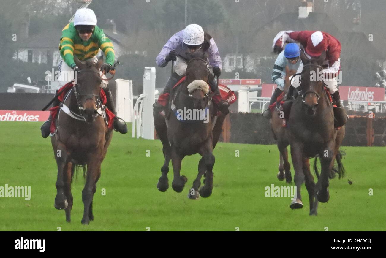 Kempton Park, Surrey, UK. 26th December 2021 Kempton Park Surrey