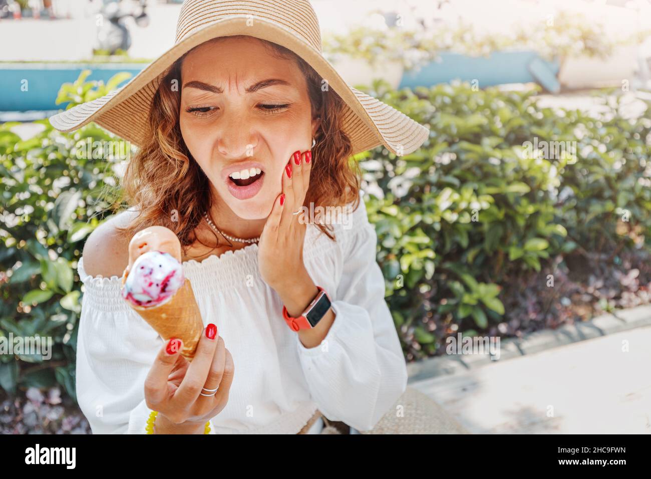 Tooth ache icecream hires stock photography and images Alamy