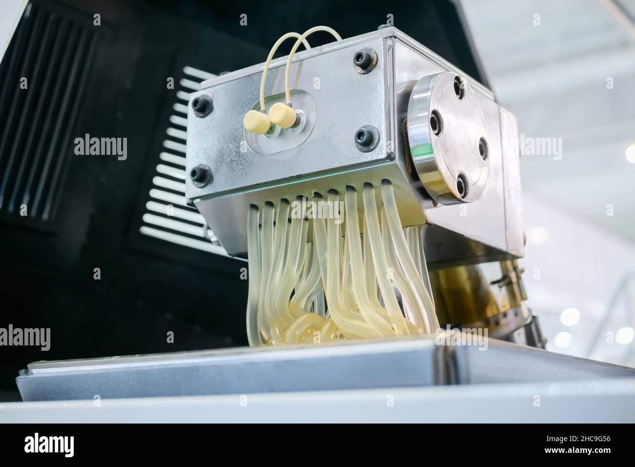 Waste plastic recycling machine process of melting polyethylene at