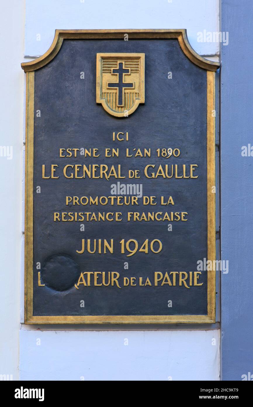 Commemorative plaque at the entrance of the birth house of French army officer and statesman Charles de Gaulle (1890-1970) in Lille (Nord), France Stock Photo