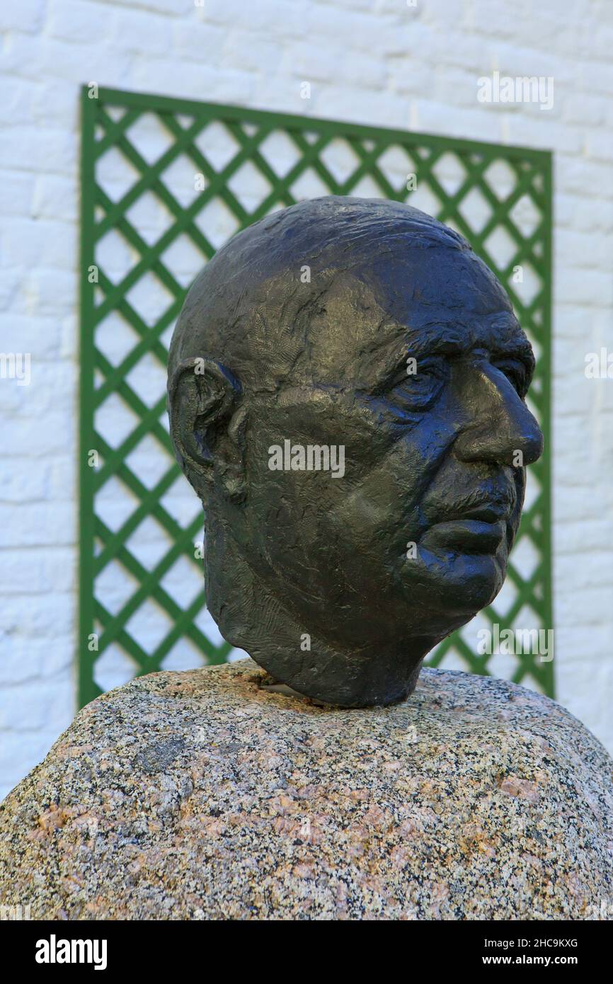 CHARLES DE GAULLE (1890 - 1970) French soldier, general and statesman,  depicted as President du Comite National Stock Photo - Alamy