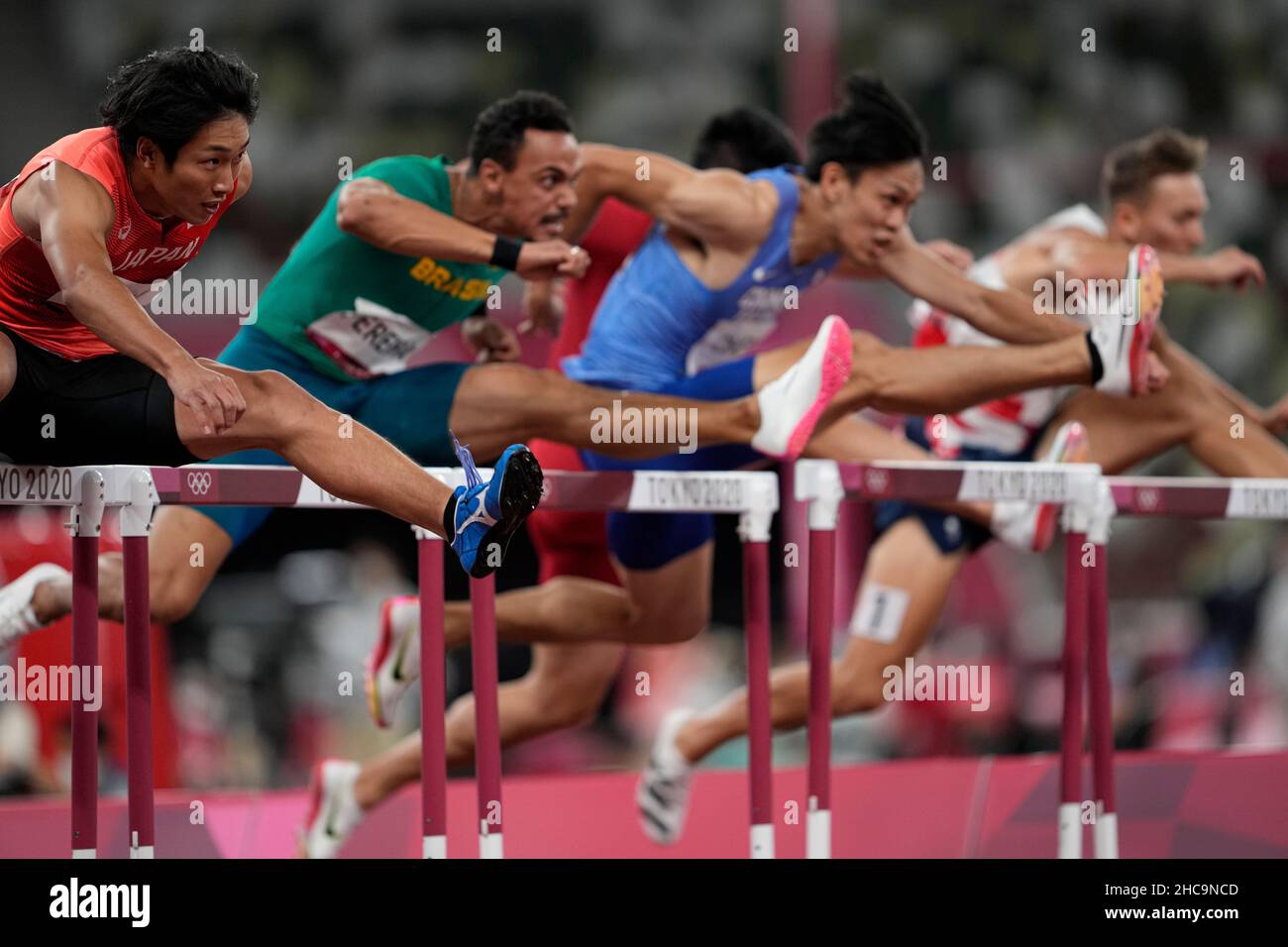 Hurdles race at the 2020 Tokyo Olympics Stock Photo Alamy