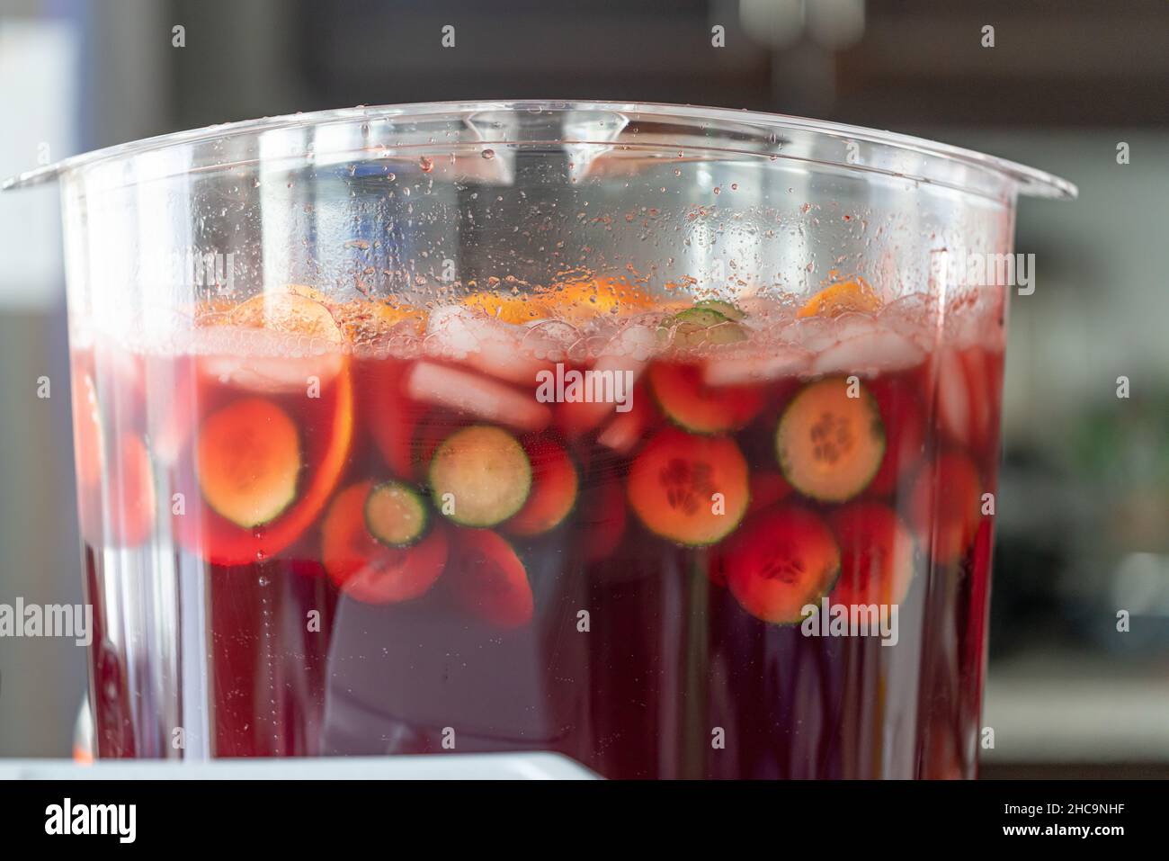 https://c8.alamy.com/comp/2HC9NHF/fruit-punch-in-a-drink-dispenser-at-a-party-2HC9NHF.jpg