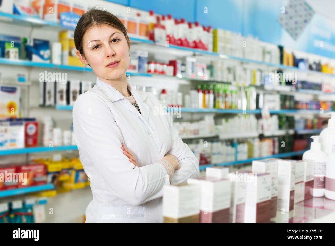 Girl pharmacist hi-res stock photography and images - Alamy