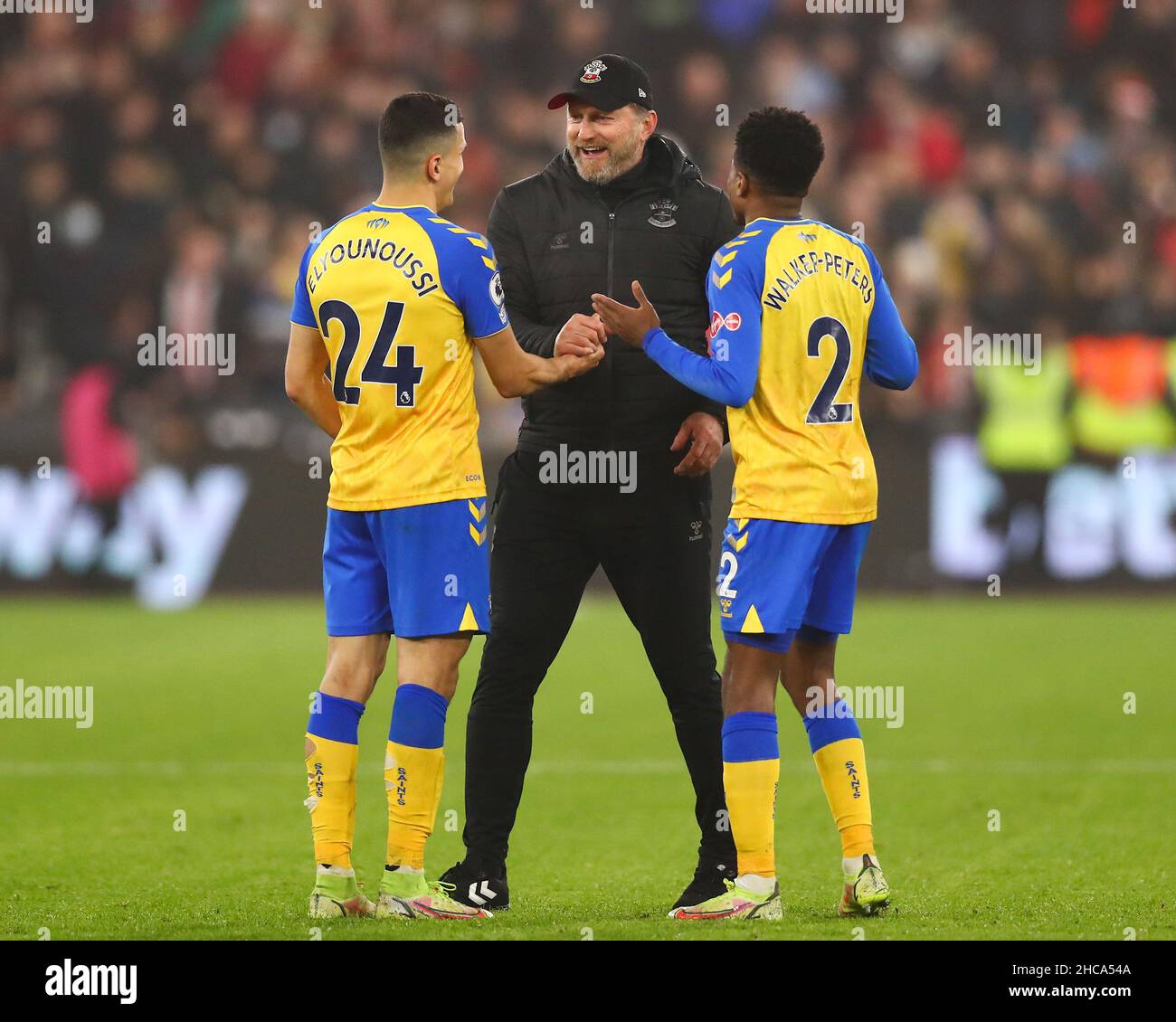 London, England, 26th December 2021. Ralph Hasenhuettl, Manager of Southampton interacts with Mohamed Elyounoussi and Kyle Walker-Peters of Southampton   during the Premier League match at the London Stadium, London. Picture credit should read: Jacques Feeney / Sportimage Credit: Sportimage/Alamy Live News Stock Photo