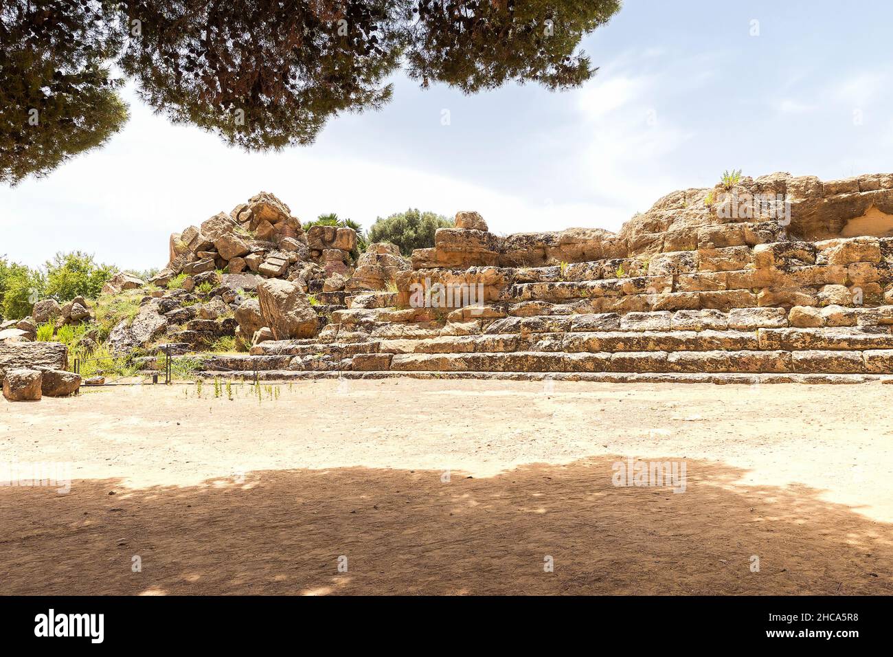 Natural Sceneries of The Temple of Olympian Zeus (Tempio di Giove Olimpico)  In Valley of Temples, Agrigento, Sicily, Italy Stock Photo - Alamy