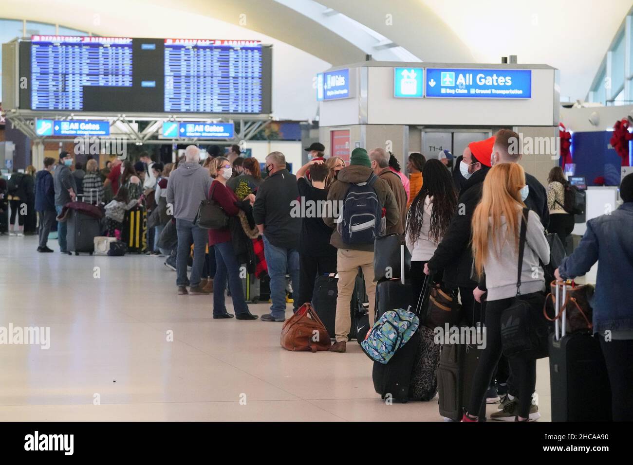 St. Louis, United States. 26th Dec, 2021. Passengers wait in line for alternative airlines at St. Louis-Lambert International Airport in St. Louis on Sunday, December 26, 2021. Over 4,000 flights have been delayed or canceled across the country because of the latest omicron coronavirus surge. United and Delta have blamed coronavirus for staffing problems that led to cancellations. Photo by Bill Greenblatt/UPI Credit: UPI/Alamy Live News Stock Photo