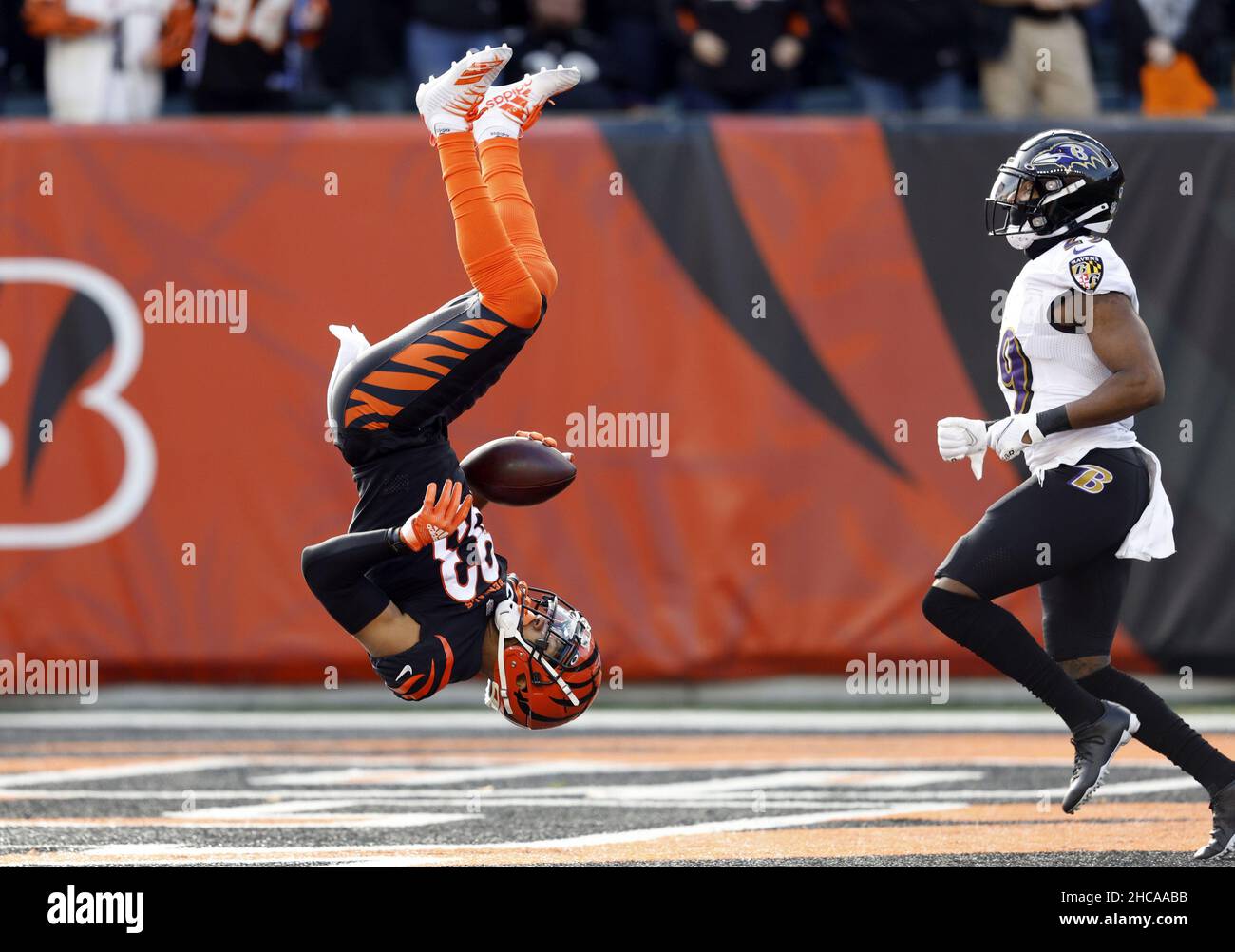 Cincinnati, United States. 26th Dec, 2021. Cincinnati Bengals wide receiver  Tyler Boyd (83) dives in for the touchdown against Baltimore Ravens during  the first half of play at Paul Brown Stadium in