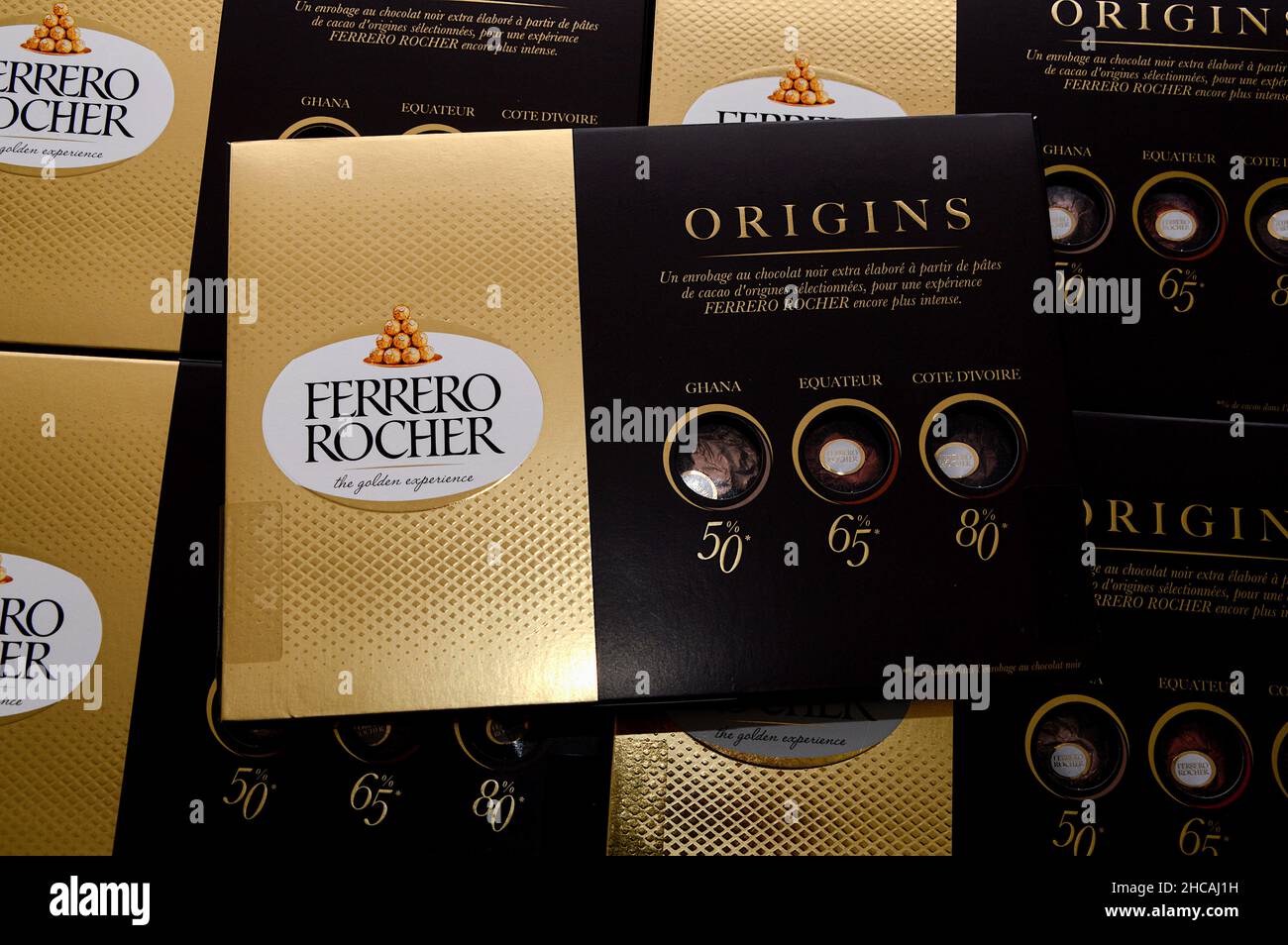 Box of ferrero rocher chocolates hi-res stock photography and images - Alamy