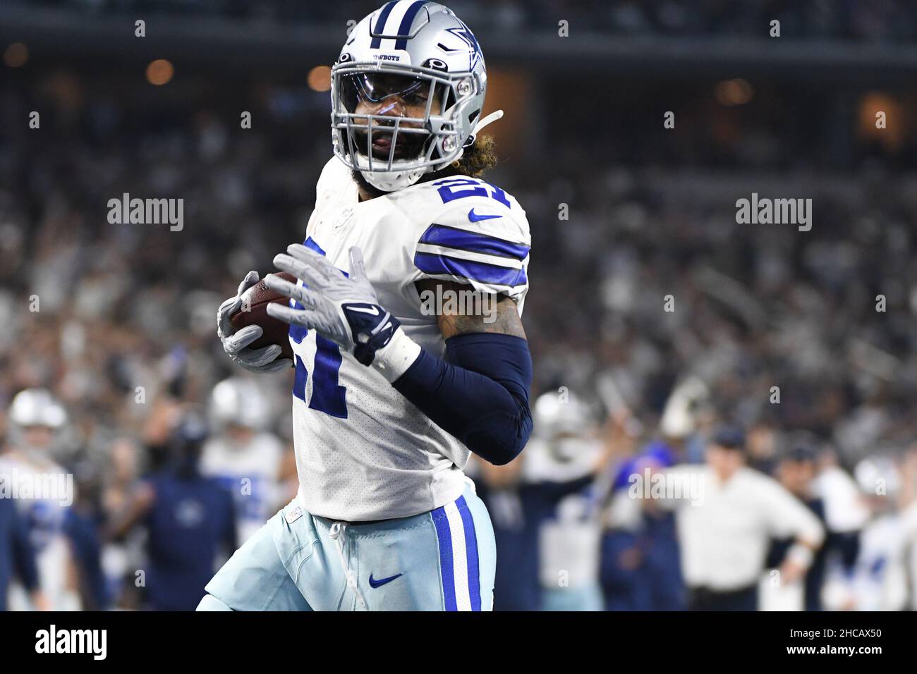 Nfl football scores hi-res stock photography and images - Page 3 - Alamy