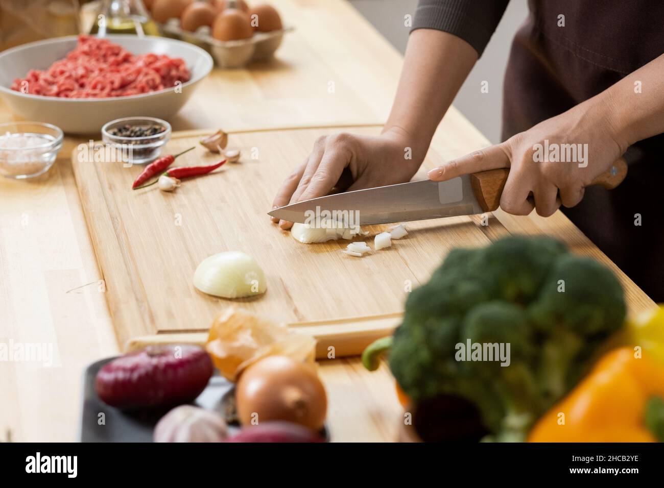 Woman chopping an onion hi-res stock photography and images - Alamy