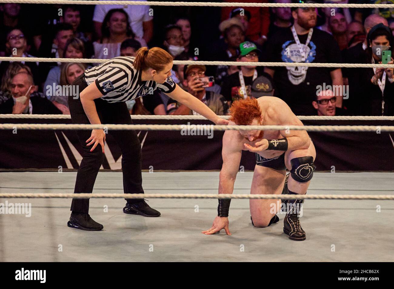 Tampa, Florida, USA. 26th Dec. 2021. Drew Mcintyre vs Sheamus during WWE fight at Amalie Arena. Credit: Yaroslav Sabitov/YES Market Media/Alamy Live News Stock Photo