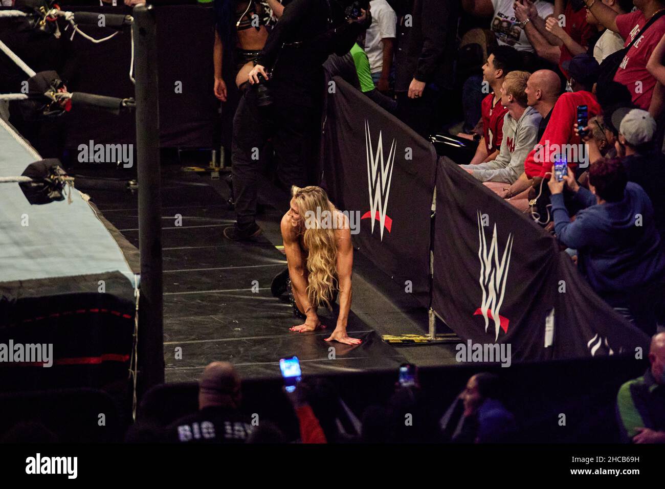 Tampa, Florida, USA. 26th Dec. 2021. Sasha Banks vs Charlotte Flair during WWE fight at Amalie Arena. Credit: Yaroslav Sabitov/YES Market Media/Alamy Live News Stock Photo