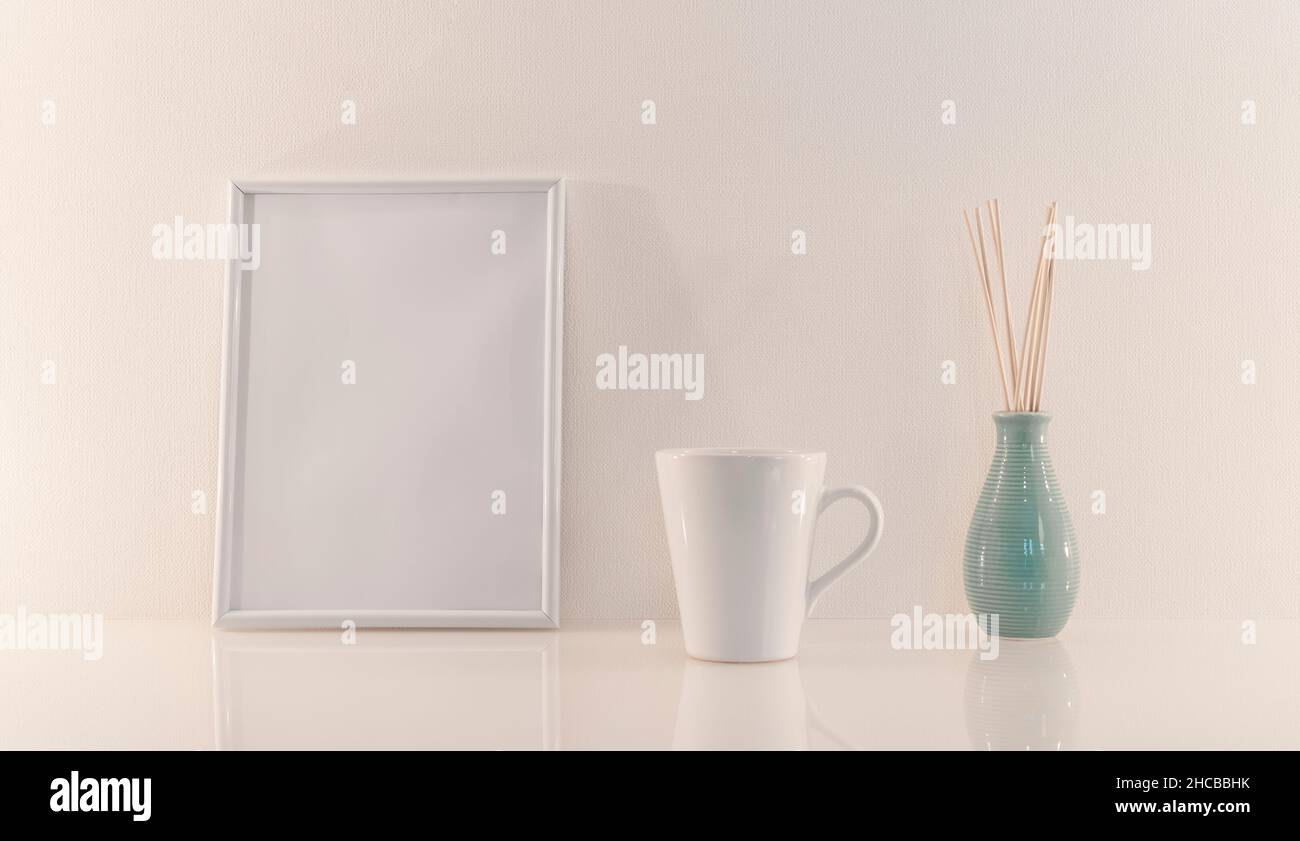 Empty photo frame to write a message, invitation, wishes, photography ...