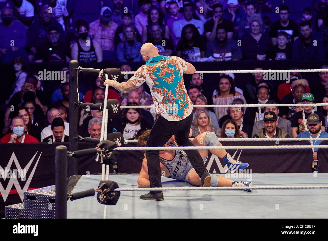 Tampa, Florida, USA. 26th Dec. 2021. Rick Boogs vs Happy Corbin during WWE fight at Amalie Arena. Credit: Yaroslav Sabitov/YES Market Media/Alamy Live News Stock Photo
