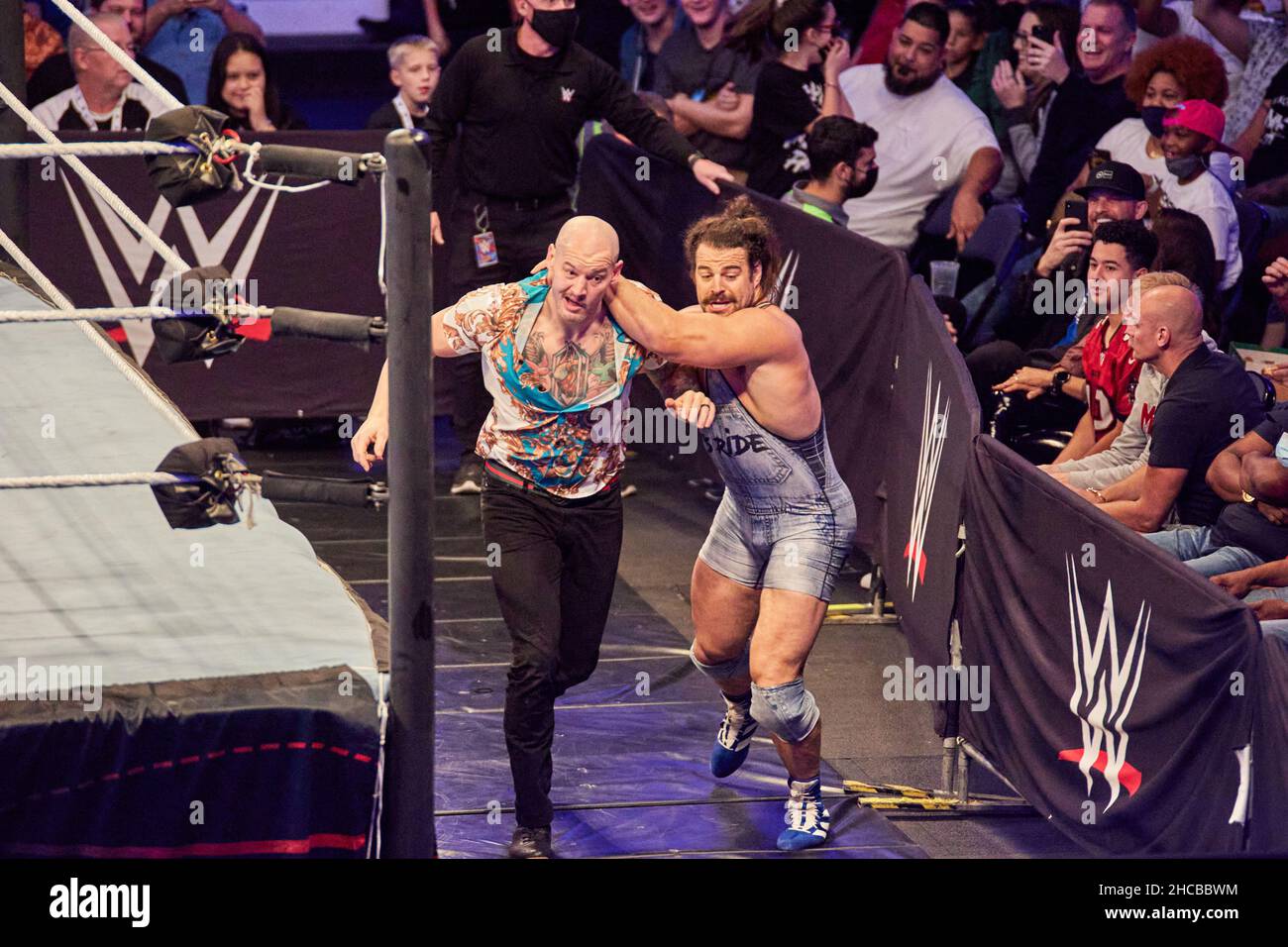 Tampa, Florida, USA. 26th Dec. 2021. Rick Boogs vs Happy Corbin during WWE fight at Amalie Arena. Credit: Yaroslav Sabitov/YES Market Media/Alamy Live News Stock Photo