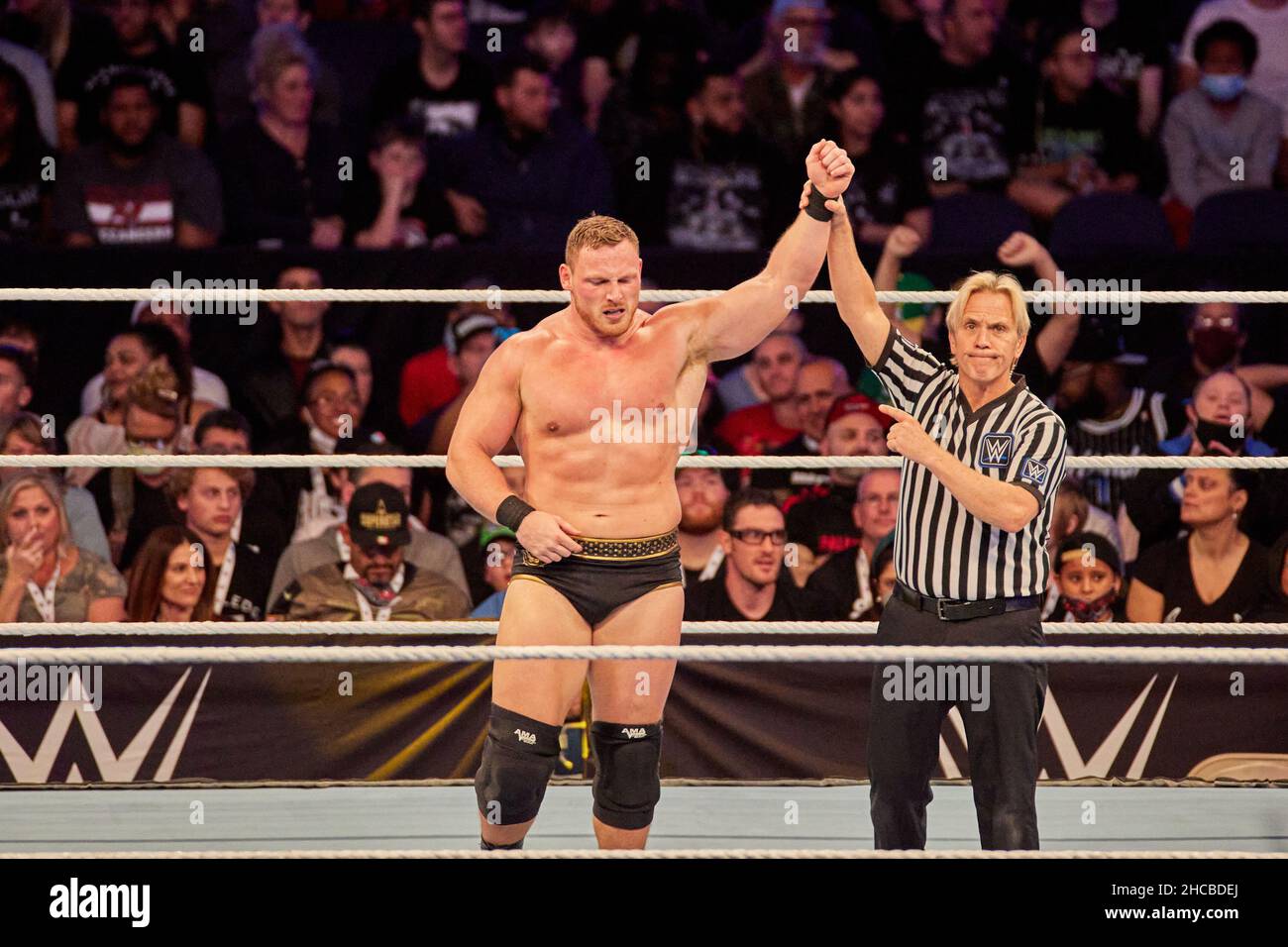Tampa, Florida, USA. 26th Dec. 2021. Ridge Holland vs Mansoor during WWE fight at Amalie Arena. Credit: Yaroslav Sabitov/YES Market Media/Alamy Live News Stock Photo
