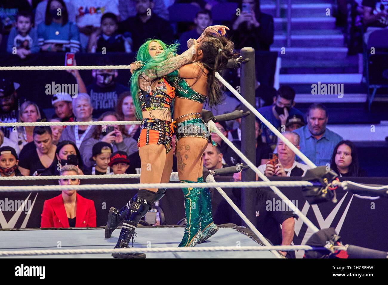 Tampa, Florida, USA. 26th Dec. 2021. Xia Li vs Shotzi Blackheart during WWE fight at Amalie Arena. Credit: Yaroslav Sabitov/YES Market Media/Alamy Live News Stock Photo
