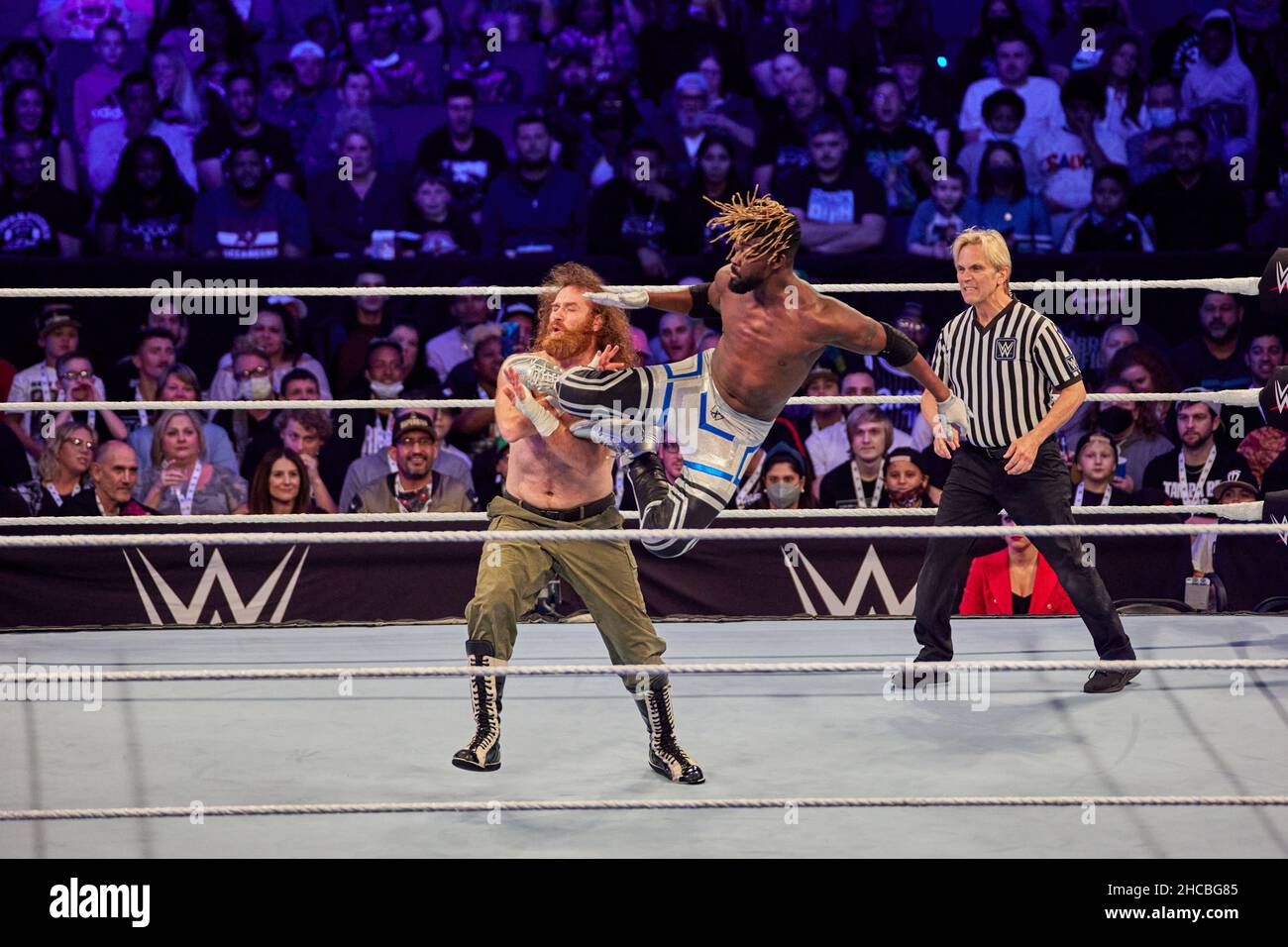 Tampa, Florida, USA. 26th Dec. 2021. Kofi Kingston vs Sami Zayn during WWE fight at Amalie Arena. Credit: Yaroslav Sabitov/YES Market Media/Alamy Live News Stock Photo