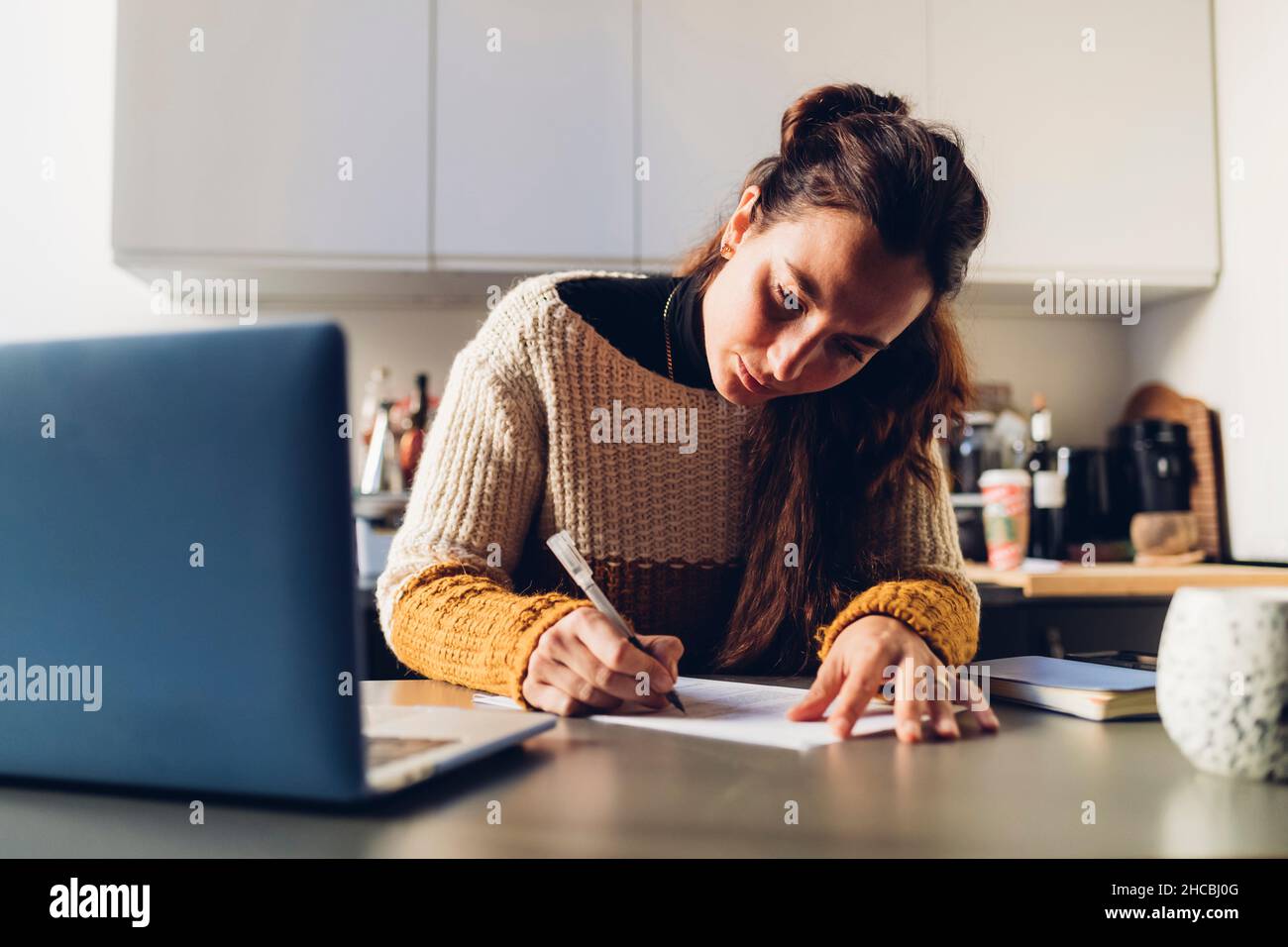Woman Writing Paper Women writing paper hi-res stock photography and images - Alamy
